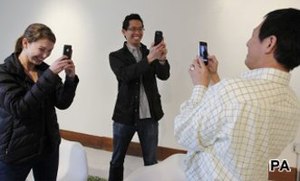Almost half of US cellphone users are on smartphones