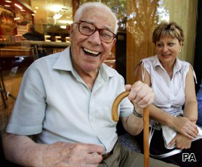 Life expectancy: how long for a healthy country?