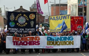 Teachers' strike: teachers support, public oppose