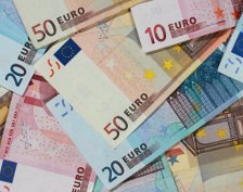Zwei Drittel aller Bundesbürger meinen, die Euro-Krise sei außer Kontrolle