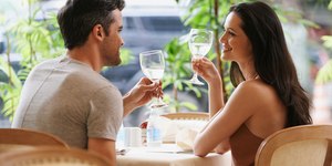 Should men always pay the bill on a first date?