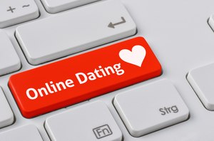 A third of Aussies have used internet dating