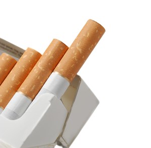 رفع أسعار السجائر قد يقلل من عدد المدخنين في الإمارات 