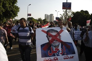 يدعم 6 من كل 10 من المجيبين عزل الرئيس مرسي عن السلطة