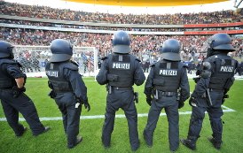 Umfrage: Fußballclubs sollen sich an Sicherheitskosten beteiligen 