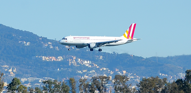 Nach Flugzeugabsturz: Große Mehrheit will Reisepläne nicht ändern