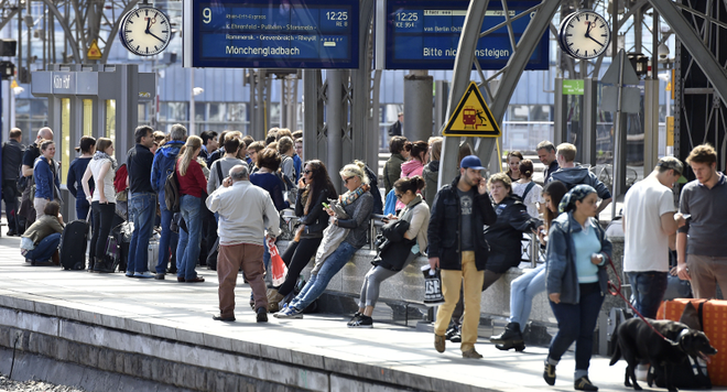 Aktuelle news und infos zu bahnstreiks in der übersicht sowie weitere infos zu relatedkeywords. Bahnstreik . YouGov | Bahnstreik: Angst vor wirtschaftlichen Folgen wächst