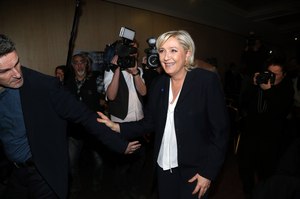 Marine Le Pen, toujours clairement ancrée à l’extrême droite selon les Français