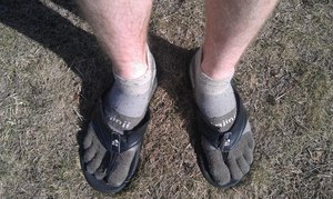 ครึ่งหนึ่งของผู้ตอบแบบสอบถาม APAC คิดว่าการสวมใส่ถุงเท้ากับรองเท้าแตะนั้นเป็นการกระทำที่ไม่สมควร