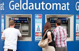 Beeinflussen Geldautomaten-Gebühren das Image von Sparkassen, Volks- und Raiffeisenbanken?