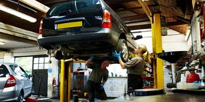 Auto mechanics trust their cars to Autozone