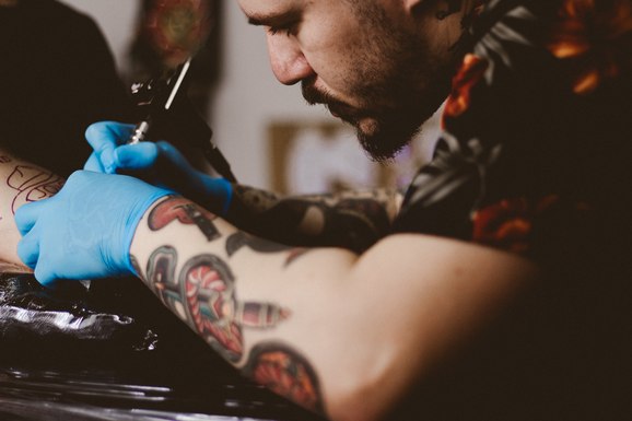 La passione degli italiani per i tatuaggi