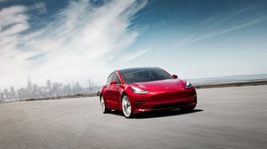 Comment évolue la perception de Tesla après les premières livraisons en Europe de ses Model 3 ?