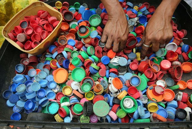 La mayoría de los españoles apoyan la prohibición de envases de plástico