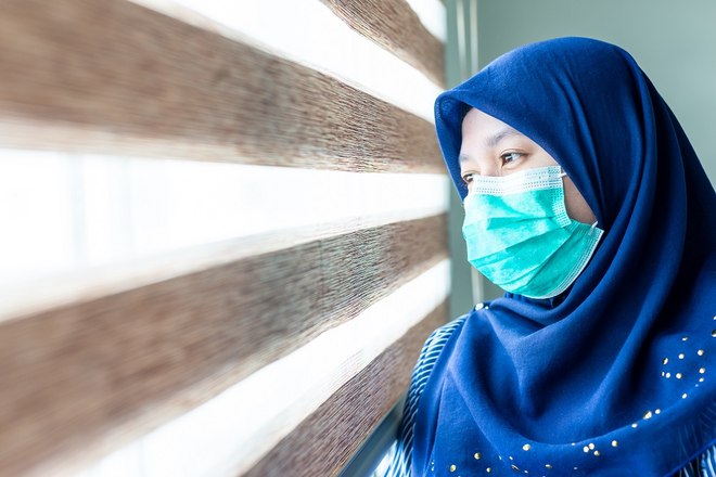 كثر من ربع سكان الإمارات العربية المتحدة غير مستعدين للسفر حتى يتوفر علاج  لفيروس كورونا (كوفيد -19)