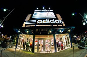 Zwei von fünf deutschen Verbrauchern finden die Adidas-Sport-BH-Kampagne angemessen
