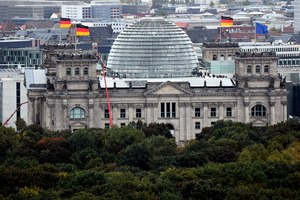 Die Hälfte der Deutschen sieht die Demokratie in Gefahr
