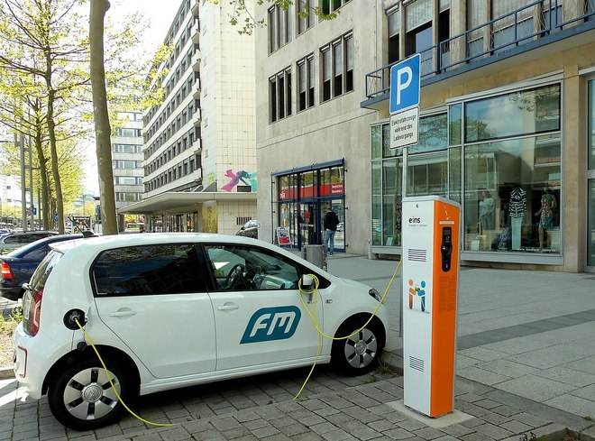 Elektroautos: Deutsche skeptischer als andere Europäer