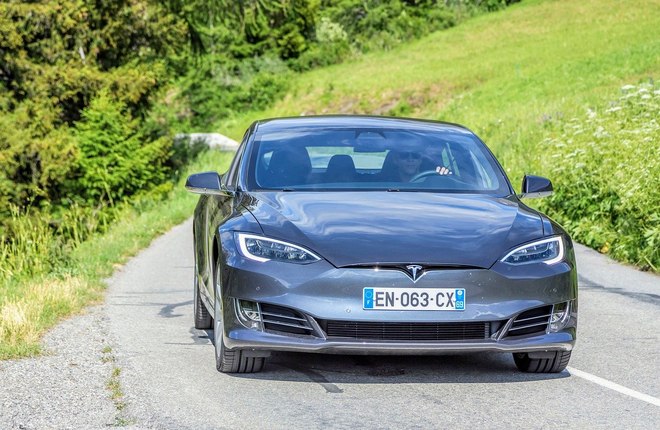 Innovationsstärke bei E-Autos – Tesla und deutsche Autohersteller dominieren Top 10