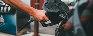 A growing share of Americans expect a decline in gas prices