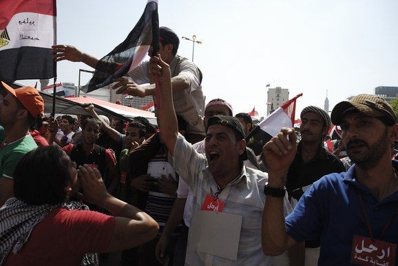 تقييم المصوتين في الولايات المتحدة الأمريكية والمملكة المتحدة للموقف المتأزم في مصر